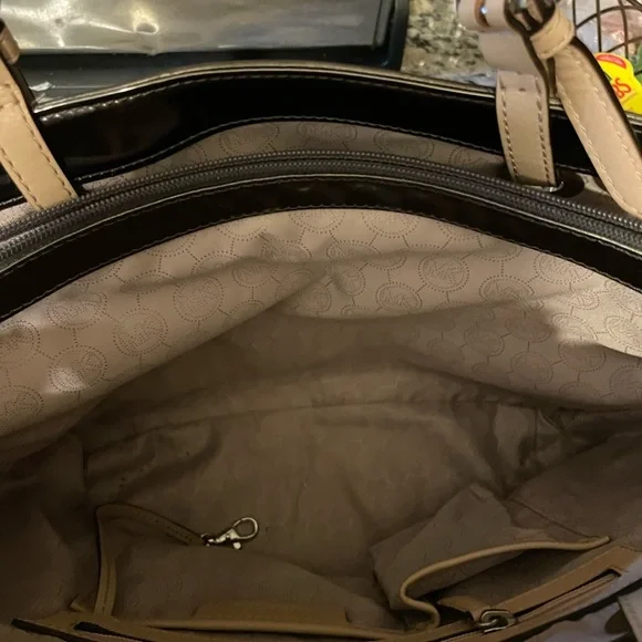 MICHAEL KORS Jet Set Logo Tote Shoulder Bag Shiny Silver Patent Leather - Picture 6 of 10